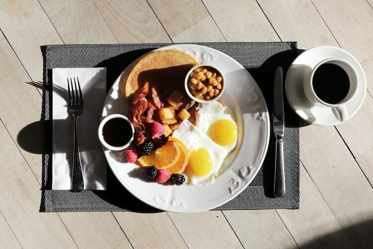 สูตรอาหารเช้าด่วนที่คุณสามารถทำได้ใน 15 นาทีหรือน้อยกว่า
